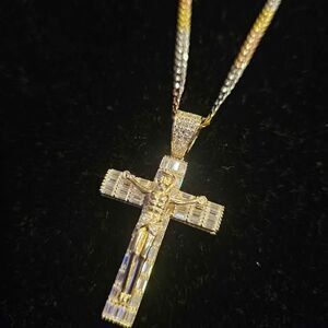 6.0CTW VVSD Moissanite Cross on 20" tri-colored chain in .925 sterling silver